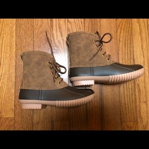 NIB Girls MarleyLilly Duck Boots (toddler size 12)